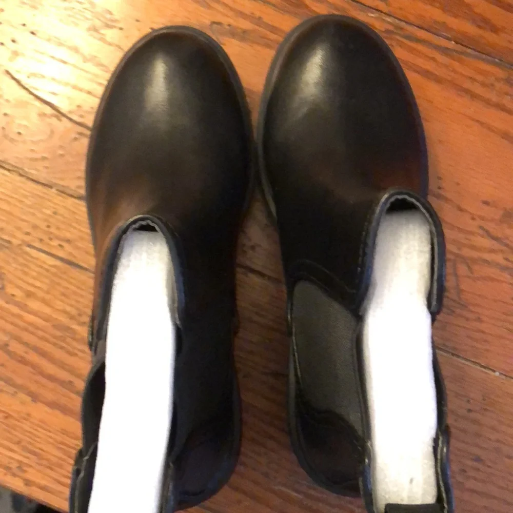 UO Chloe Chelsea Boot - Picture 6 of 9